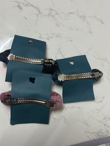 handmade Set of 3 velvet scrunchies clip!