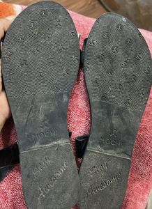 Stylish Black Flat Mochi Sandals