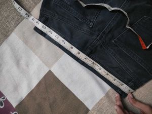 women knee cut jeans