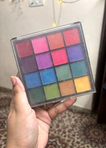 HILARY RHODA EYESHADOW PALLETE