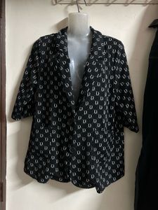 Chic Black Blazer with White Pattern
