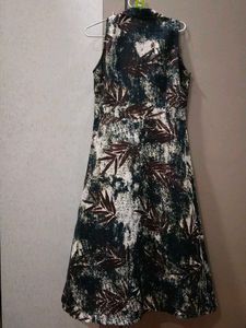 Sleeveless Leaf Print Midi Dress