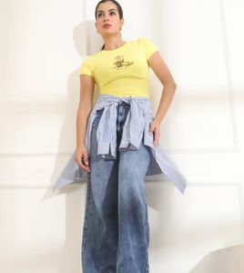 SHEIN 🌻🌼🌼🌼Yellow Graphic T-Shirt