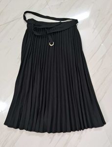 Elegant Black Pleated Midi Skirt