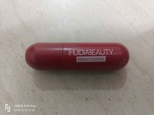 HUDA BEAUTY Matte Lipstick