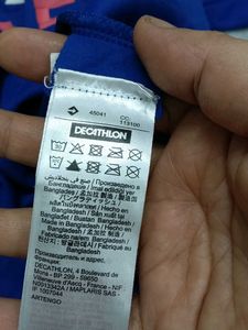 Decathlon Blue "Never Give Up" Graphic T-Shirt