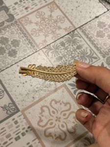 Cute Heart &amp; Feather Hair Clips Set