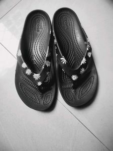 Daisy Print Flip-Flops crocs..