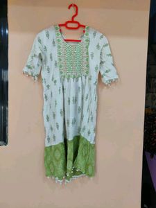 Pista Color Floral  Kurti 💚