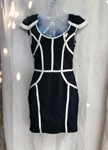 212510. Chic Black &amp; White Sheath Dress