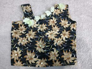 Floral 🇦🇮Top with new 🆕 🇦🇮Cute Details