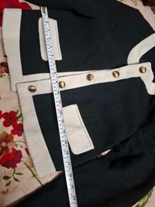 Chic Black &amp; White Cropped Jacket