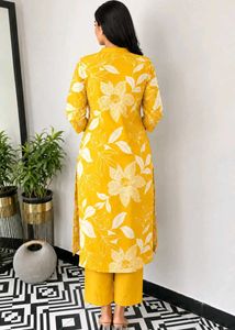 💛 Your next pretty pick — Floral Kurti Set