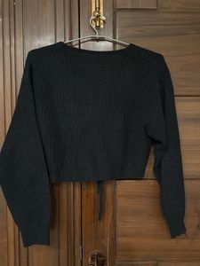 Chic Black Cropped Knit Sweater