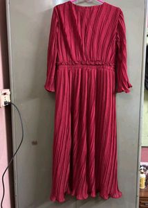 Elegant Pleated Red Midi Dress