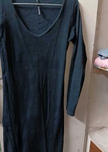 Chic Ribbed V-Neck Long Sleeve Midi Dress
