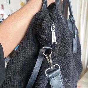 Stylish Black Textured Shoulder Bag