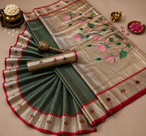 Trending Lotus muniya border paithani saree