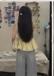 butter yellow top