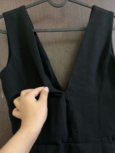 Elegant Black Sleeveless V-Neck Dress