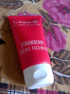 Lakme Blush & Glow Fashwash