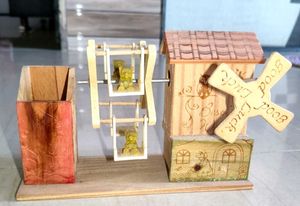 good luck Music toy pen stand
