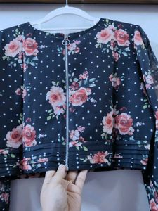 Floral Print V-Neck Crop Top