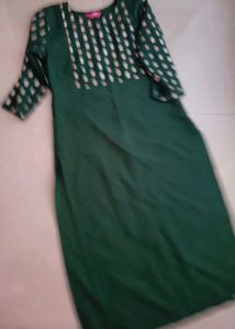 Elegant Green Kurta with Floral Print