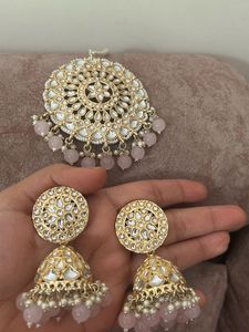 Beautiful Kundan &amp; Pearl Jhumka Set