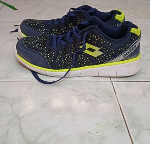 LOTTO BRAND LIGHT USED WALKING SHOES