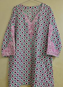 Embroidered V-Neck Kurta