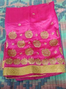 🎉🎉Pink & Gold Embroidered Saree With Blouse