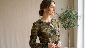 Unique Feather Print Tunic Top