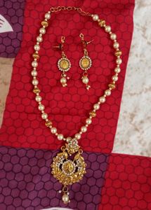 Elegant Pearl Necklace Set