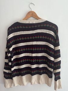 Korean sweater in excellent condition