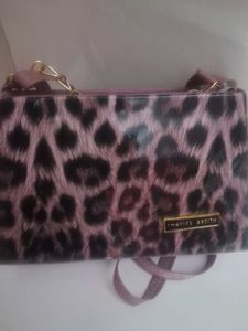 Chic Leopard Print Crossbody Bag