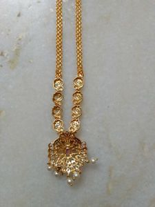 Elegant Gold Necklace with Pendant