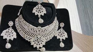Women's Necklace With Earrings And Maang Tika