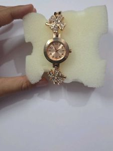 vintage old money Elegant Rose Gold Clover Accent
