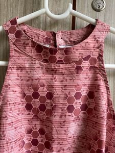 Stylish Pink Hexagon Print Sleeveless Top
