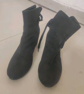 Lace Back Block Heels Ankle Length Boots