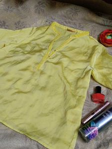 Butter Yellow Top