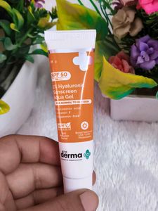 The Derma Co 1% Hyaluronic Sunscreen Aqua Gel SPF
