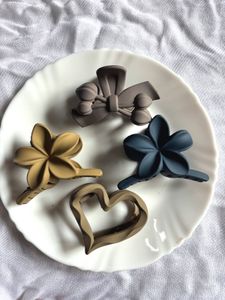 Set of 4 Trendy Matte Hair Claw Clips