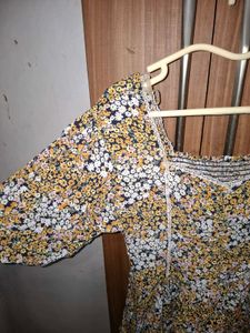 Floral Print Puff Sleeve Top