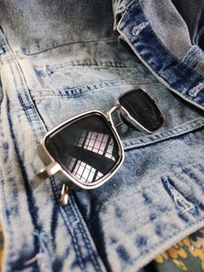 Black And Silver Rectangular Framed Sunglass.