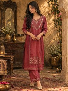 🇳🇿💫🎀Elegant Embroidered Kurta Set
