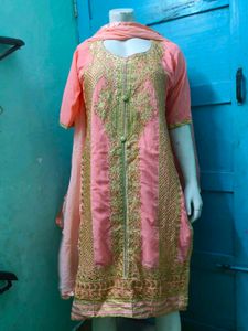 Elegant Embroidered Kameez