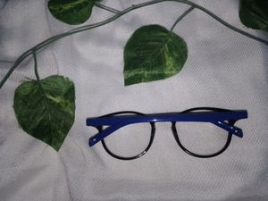 Black Frame Glasses📍