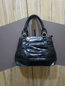 Chic Black Croc Embossed Handbag